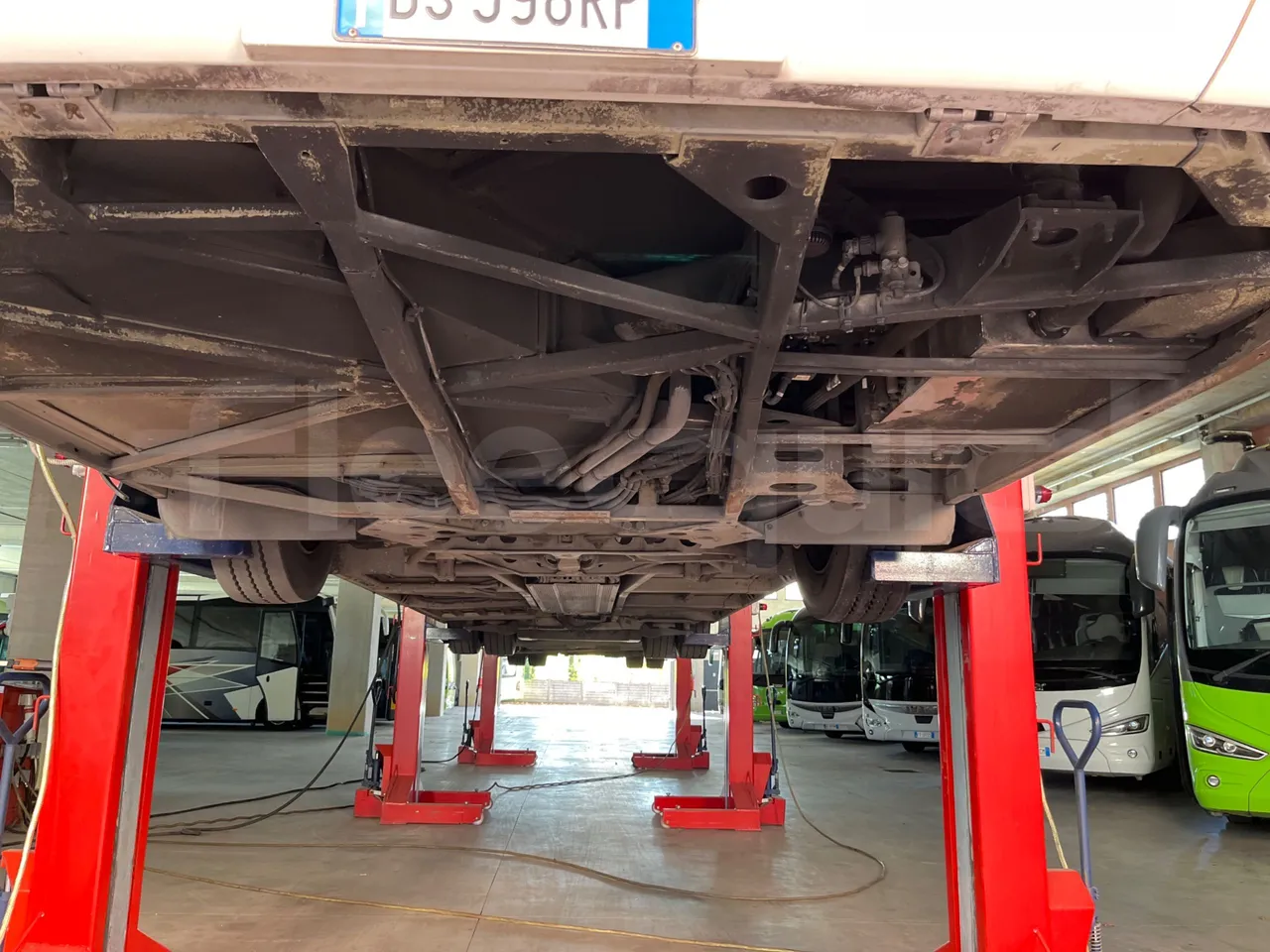 Mercedes-Benz O 530 G- 3P - Euro5 - 260kW - 17.940mt - front undercarriage from front