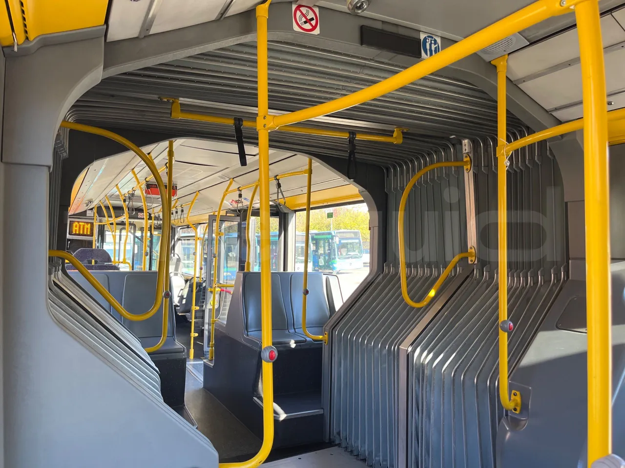 Mercedes-Benz O 530 G- 3P - Euro5 - 260kW - 17.940mt - turntable internal (18m)