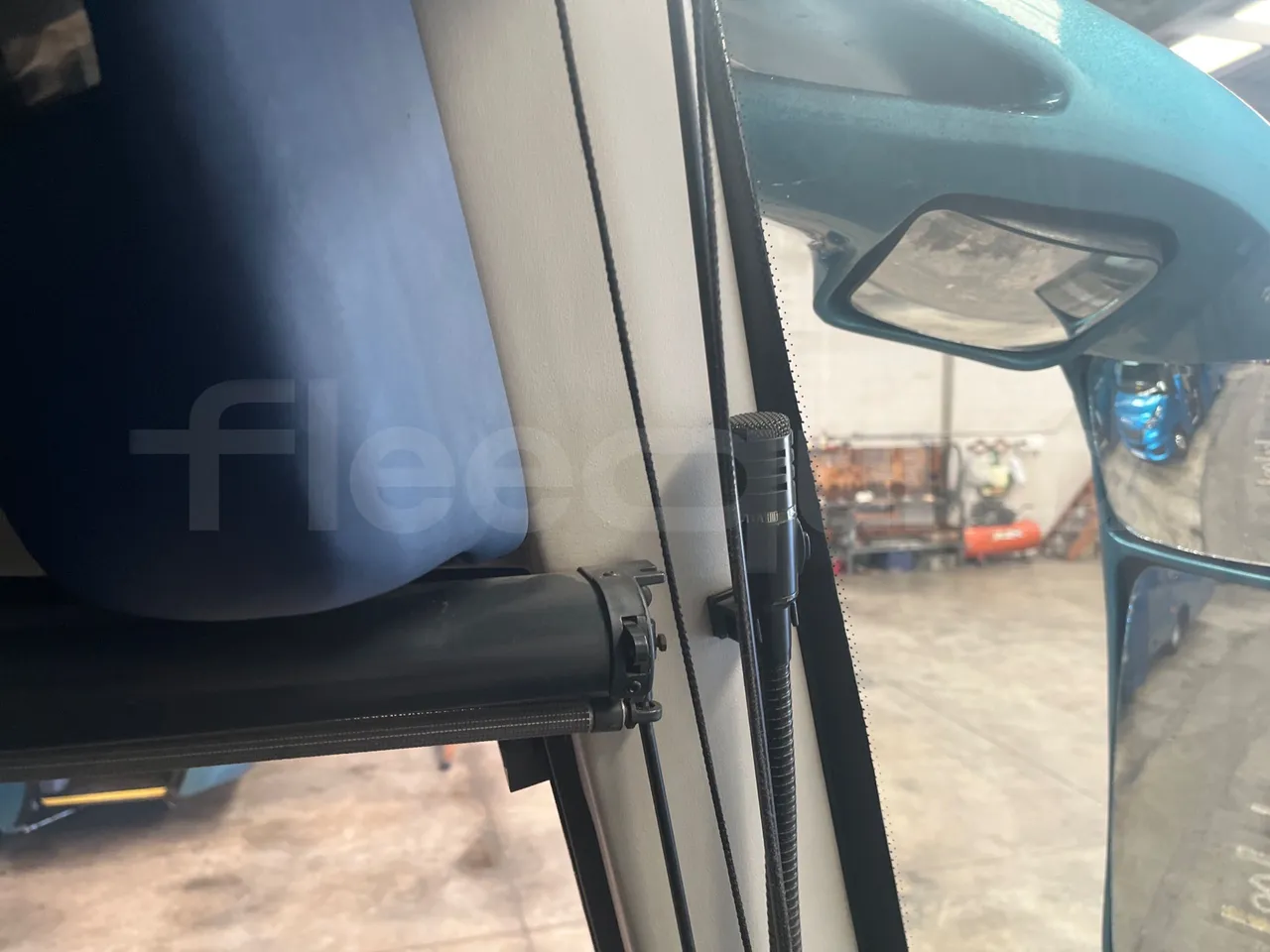 Irizar Scania K310IB4X2 - EUR4 - 228kW - 12.320m - driver microphone accessories photo