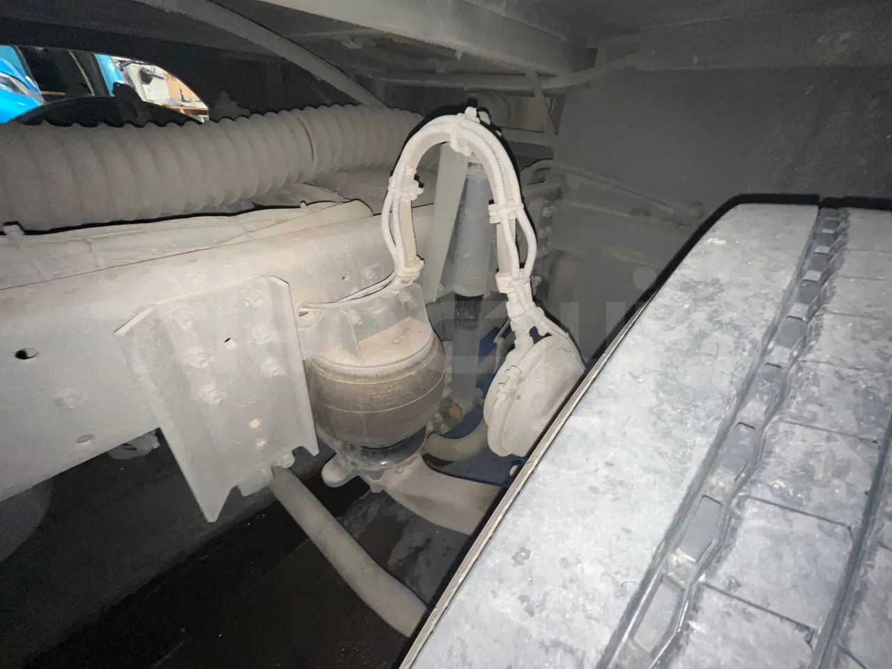 Irizar Scania K310IB4X2 - EUR4 - 228kW - 12.320m - front air springs right