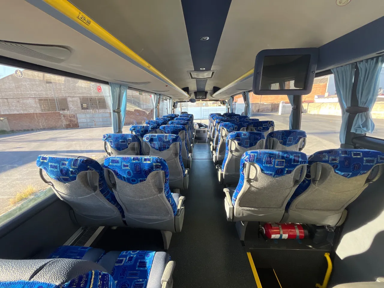 Irizar Scania K310IB4X2 - EUR4 - 228kW - 12.320m - forward view middle aisle