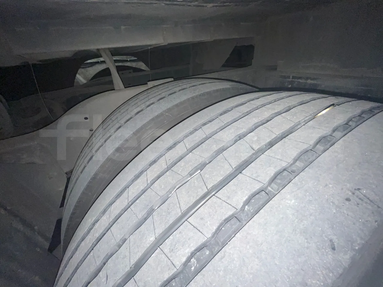 Irizar Scania K310IB4X2 - EUR4 - 228kW - 12.320m - tread condition front tires left