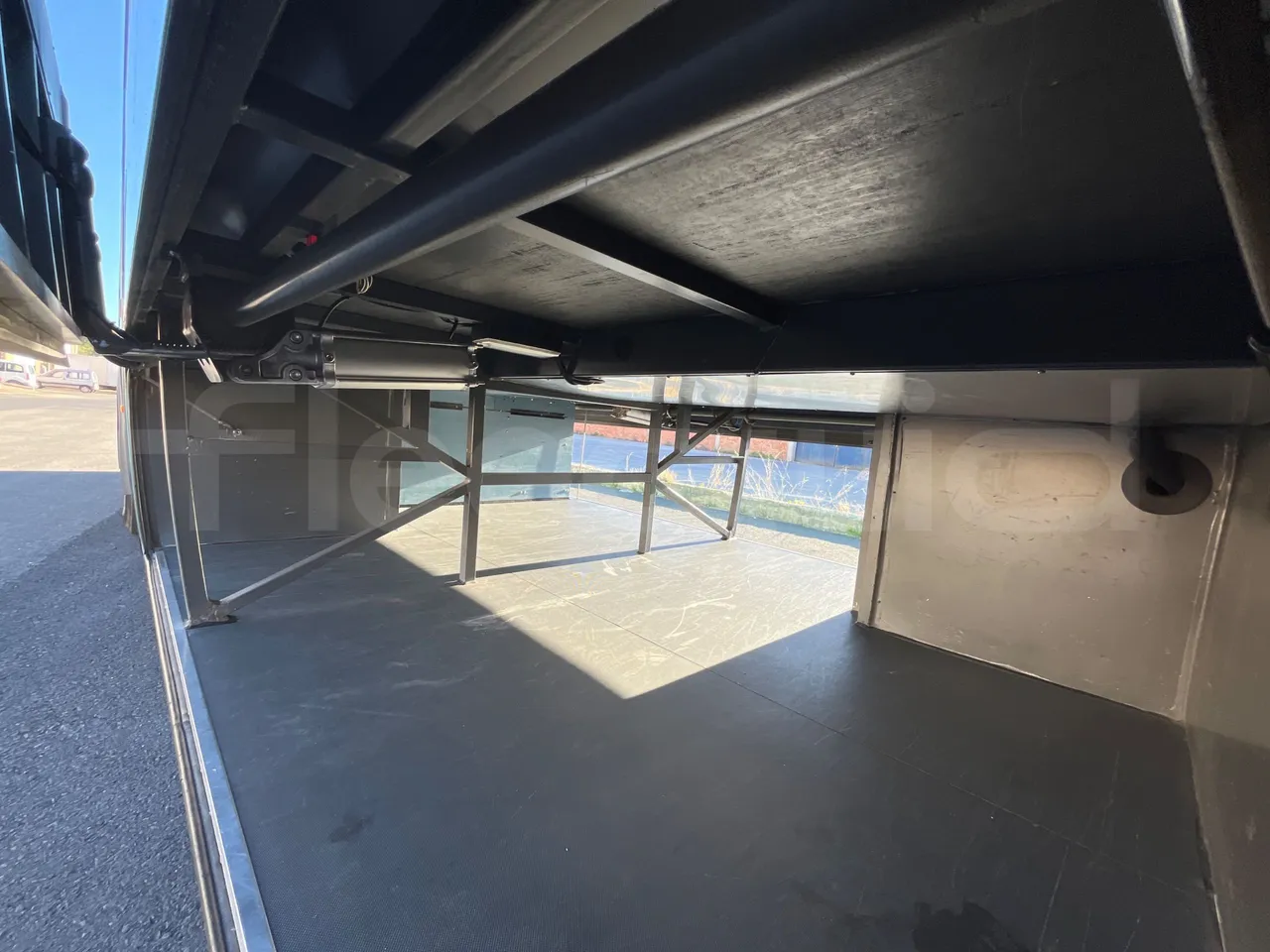 Irizar Scania K310IB4X2 - EUR4 - 228kW - 12.320m - platform open photo