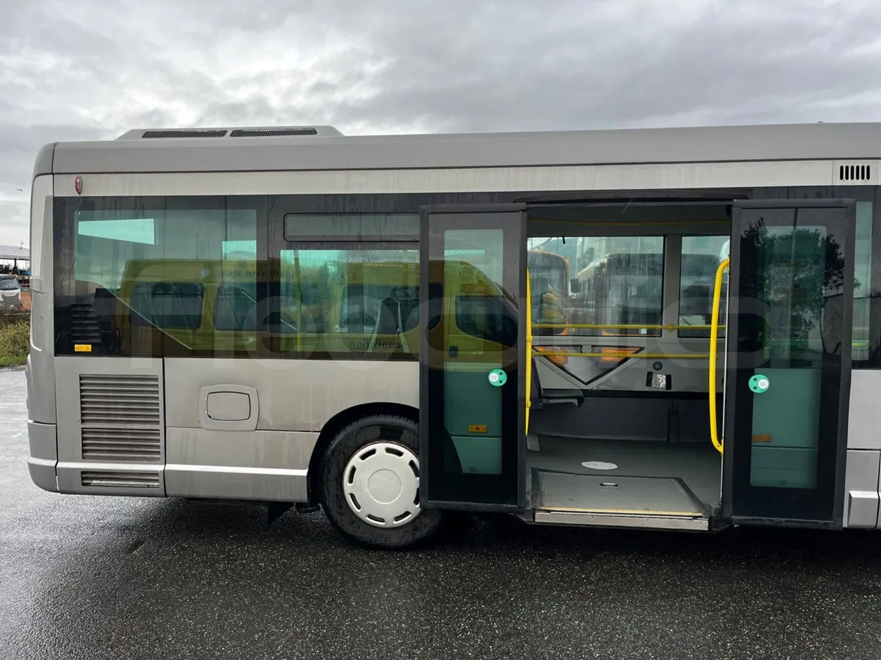 Heuliez GX127 GX 127 - Euro 5 - 194 kW - 10.645 mt - front door 3 open