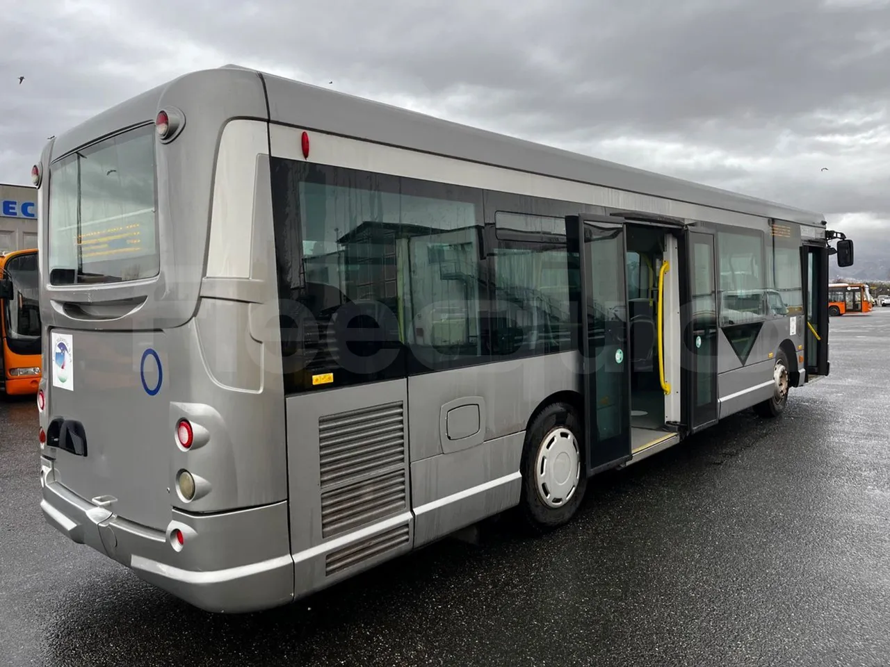 Heuliez GX127 GX 127 - Euro 5 - 194 kW - 10.645 mt - 3/4 right rear doors open