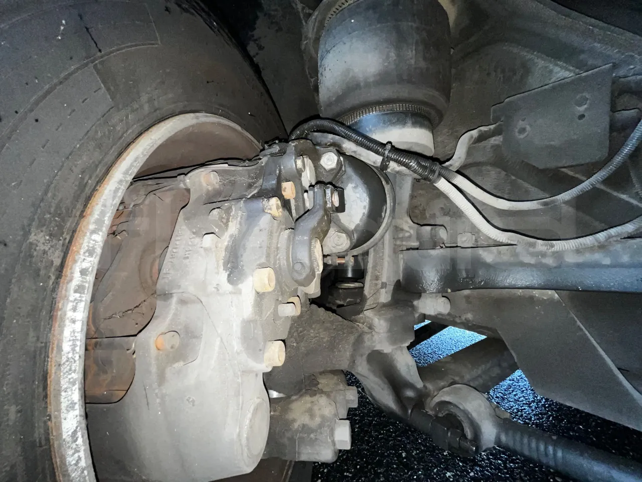 Heuliez GX127 GX 127 - Euro 5 - 194 kW - 10.645 mt - front brake calipers left