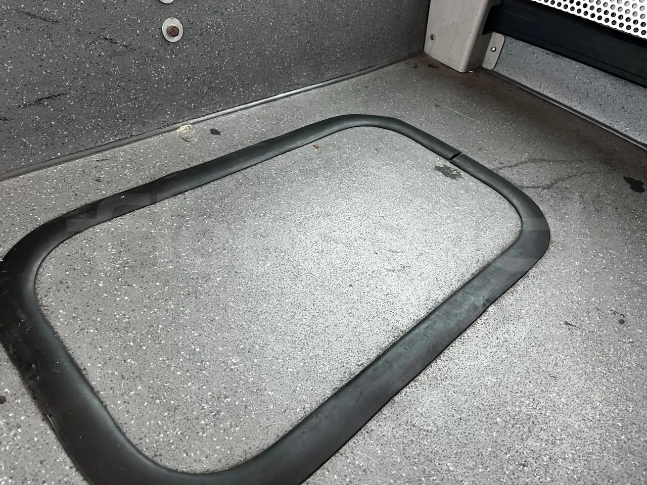 Heuliez GX127 GX 127 - Euro 5 - 194 kW - 10.645 mt - floor hatches photo