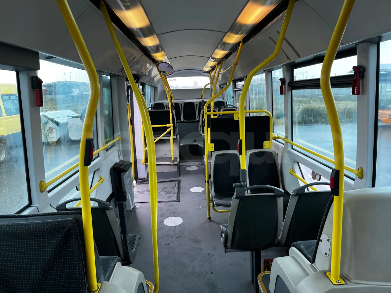 Heuliez GX127 GX 127 - Euro 5 - 194 kW - 10.645 mt - forward view middle aisle