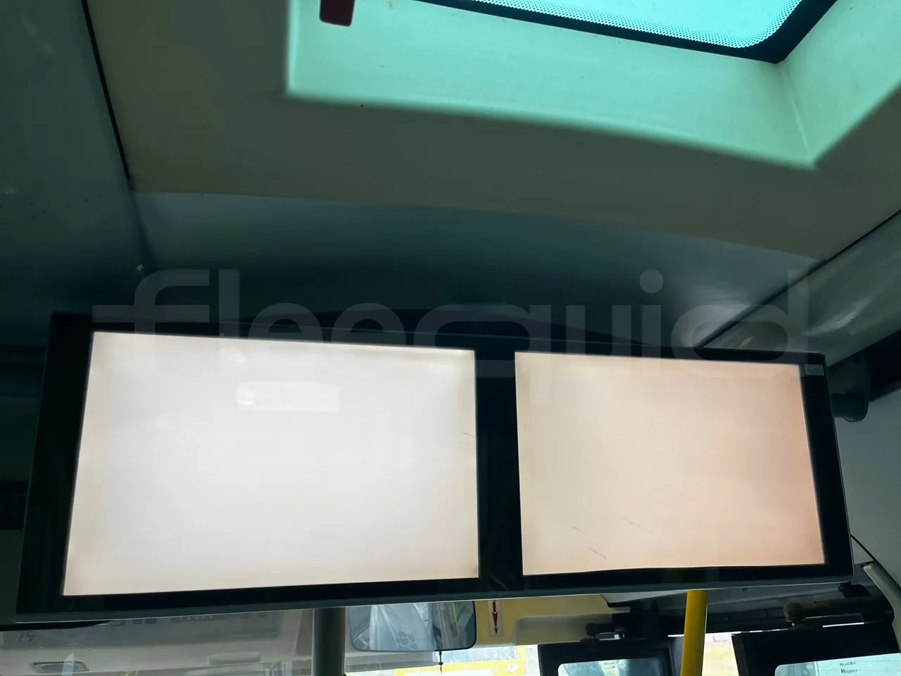 Heuliez GX127 GX 127 - Euro 5 - 194 kW - 10.645 mt - monitor detail photo