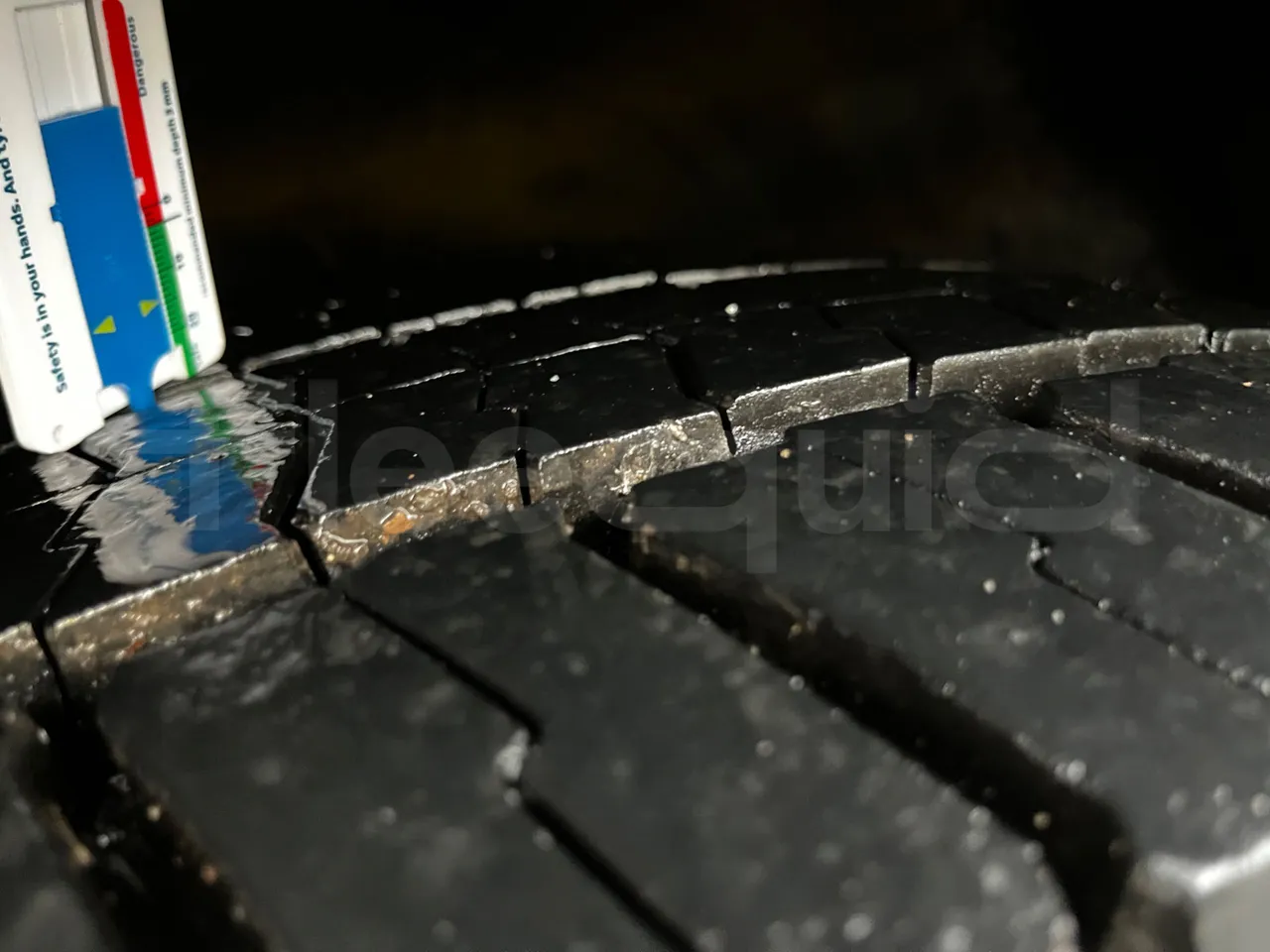 Heuliez GX127 GX 127 - Euro 5 - 194 kW - 10.645 mt - tread condition front tires left