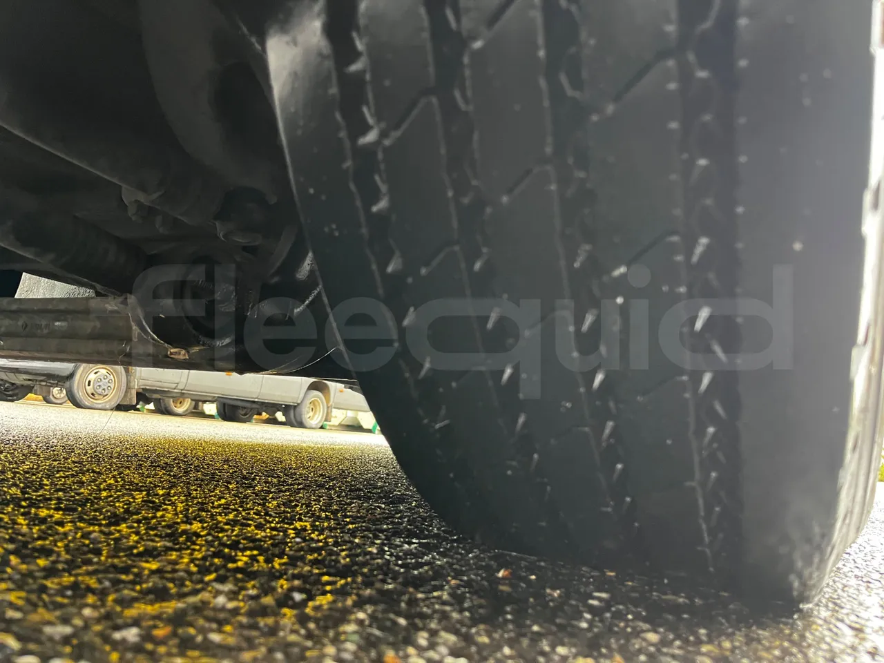 Heuliez GX127 GX 127 - Euro 5 - 194 kW - 10.645 mt - tread condition front tires right