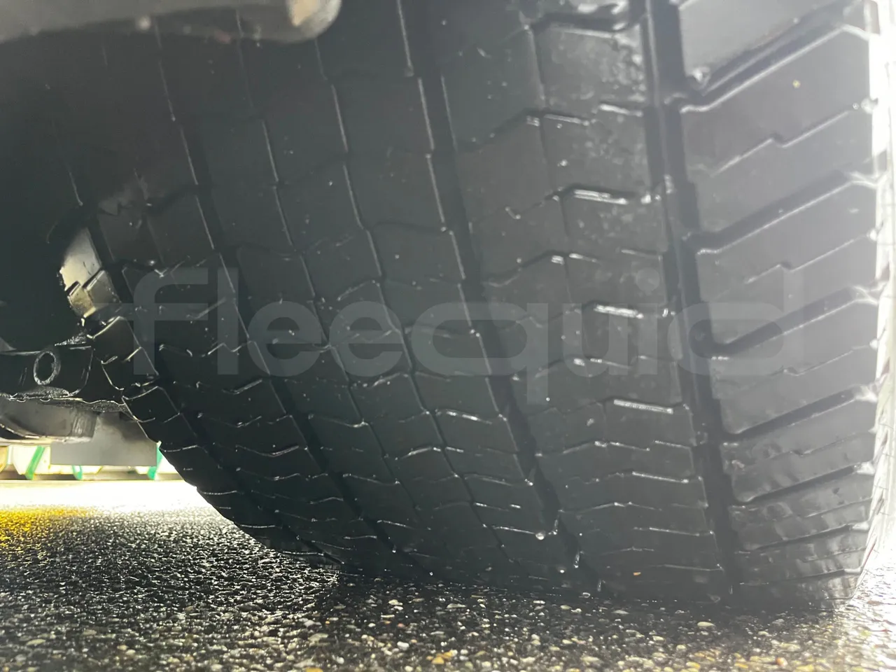 Heuliez GX127 GX 127 - Euro 5 - 194 kW - 10.645 mt - tread condition third axle tires right