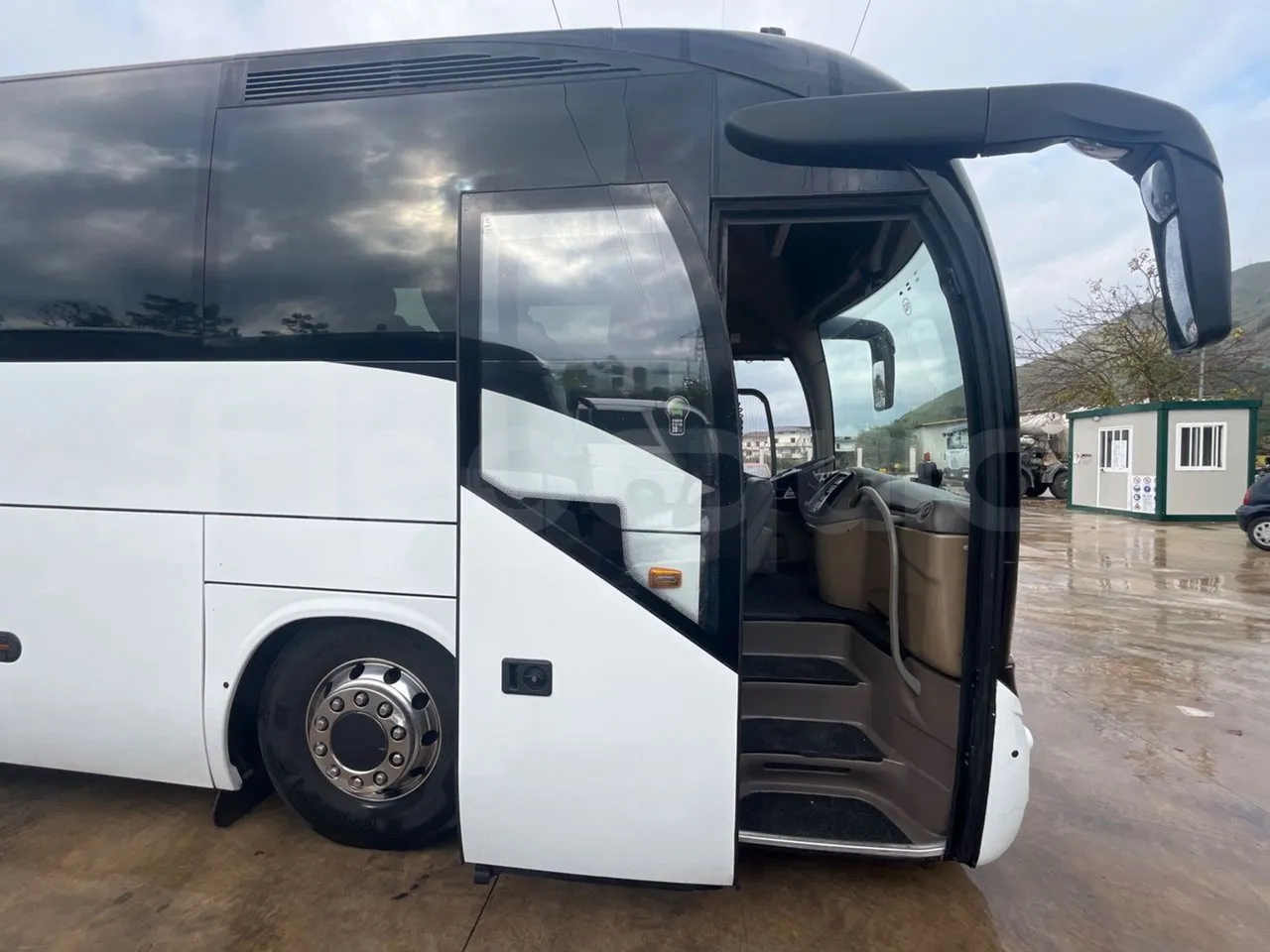 Iveco Magelys SFR2XX - Euro6 - 12,83m - 294kw - front door 1 open