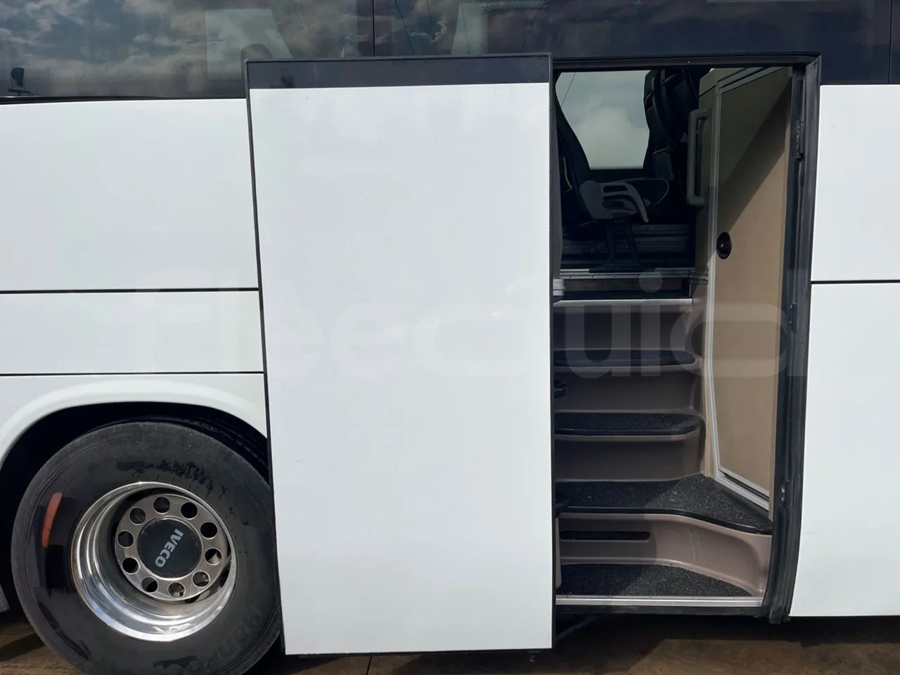 Iveco Magelys SFR2XX - Euro6 - 12,83m - 294kw - front door 2 open