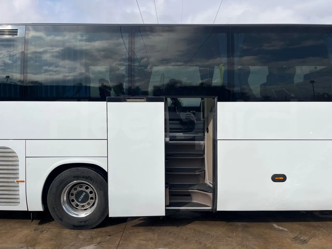 Iveco Magelys SFR2XX - Euro6 - 12,83m - 294kw - front door 3 open