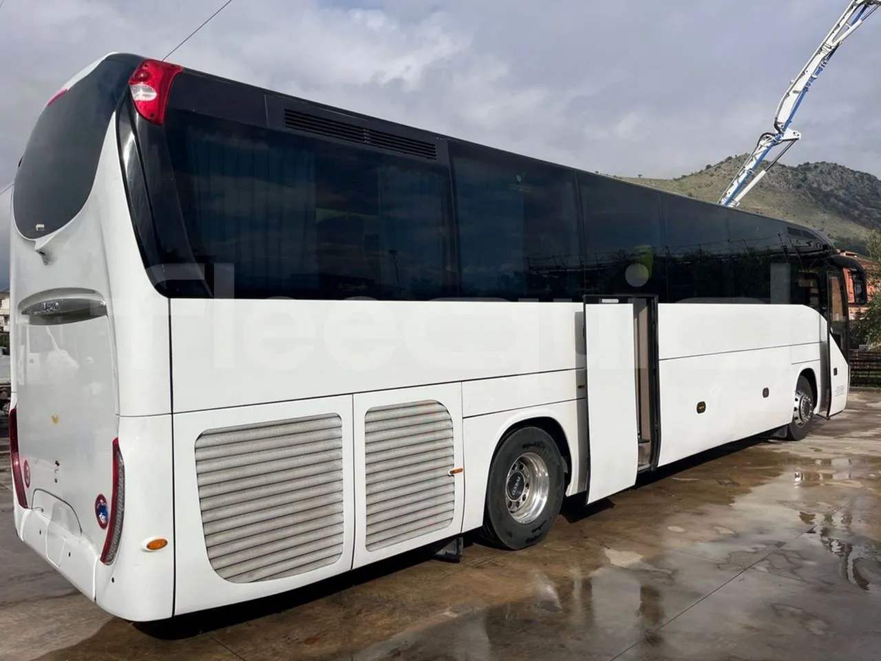 Iveco Magelys SFR2XX - Euro6 - 12,83m - 294kw - 3/4 right rear doors open