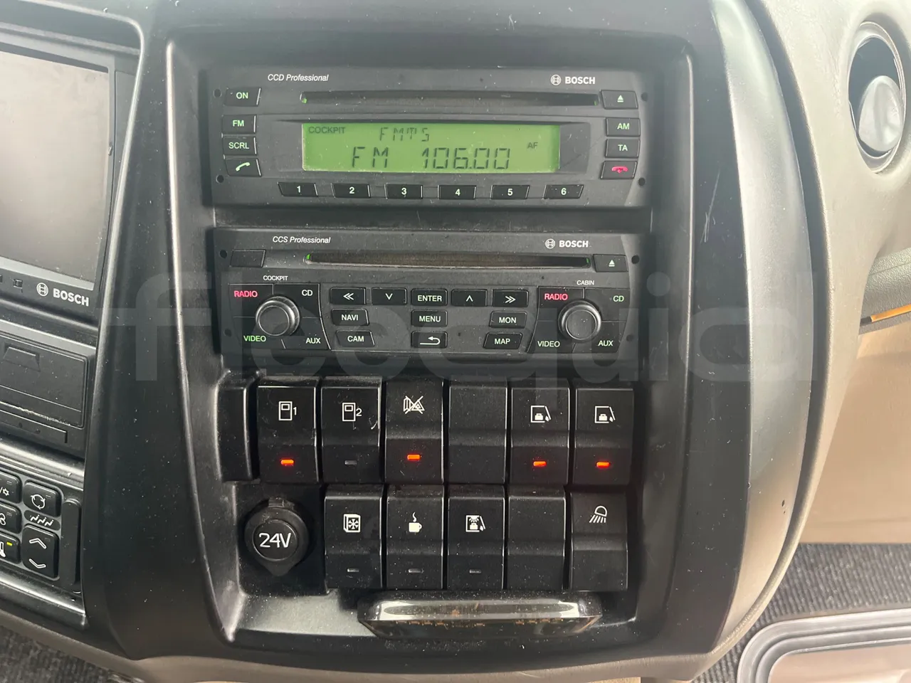 Iveco Magelys SFR2XX - Euro6 - 12,83m - 294kw - radio accessories photo