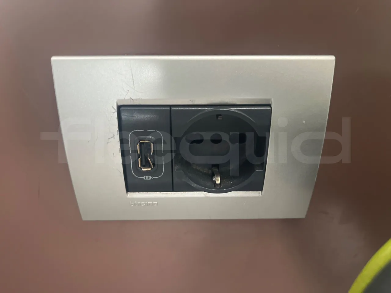 Iveco Magelys SFR2XX - Euro6 - 12,83m - 294kw - usb charging detail