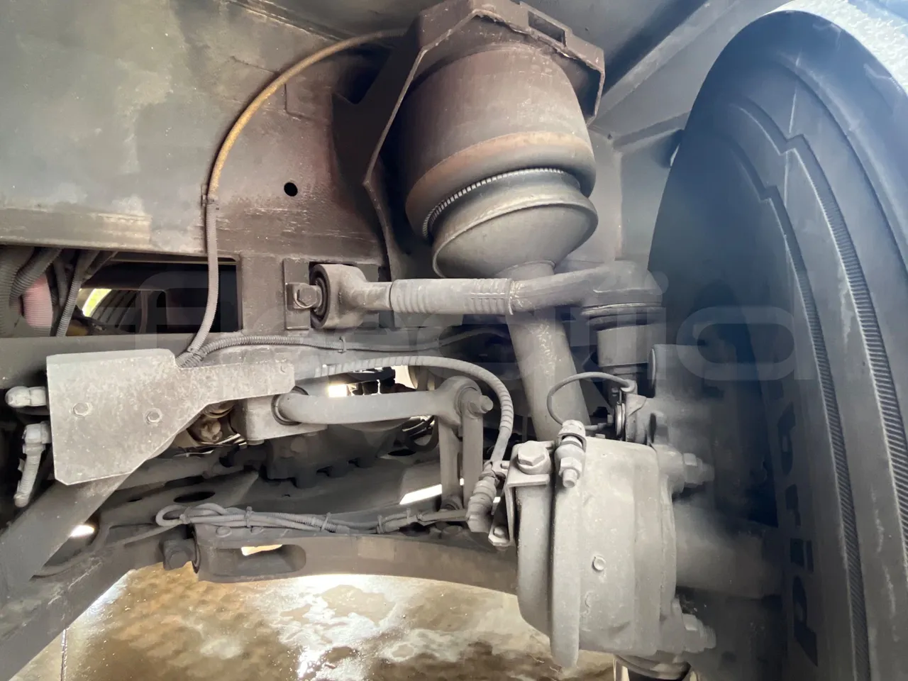 Iveco Magelys SFR2XX - Euro6 - 12,83m - 294kw - front air springs left