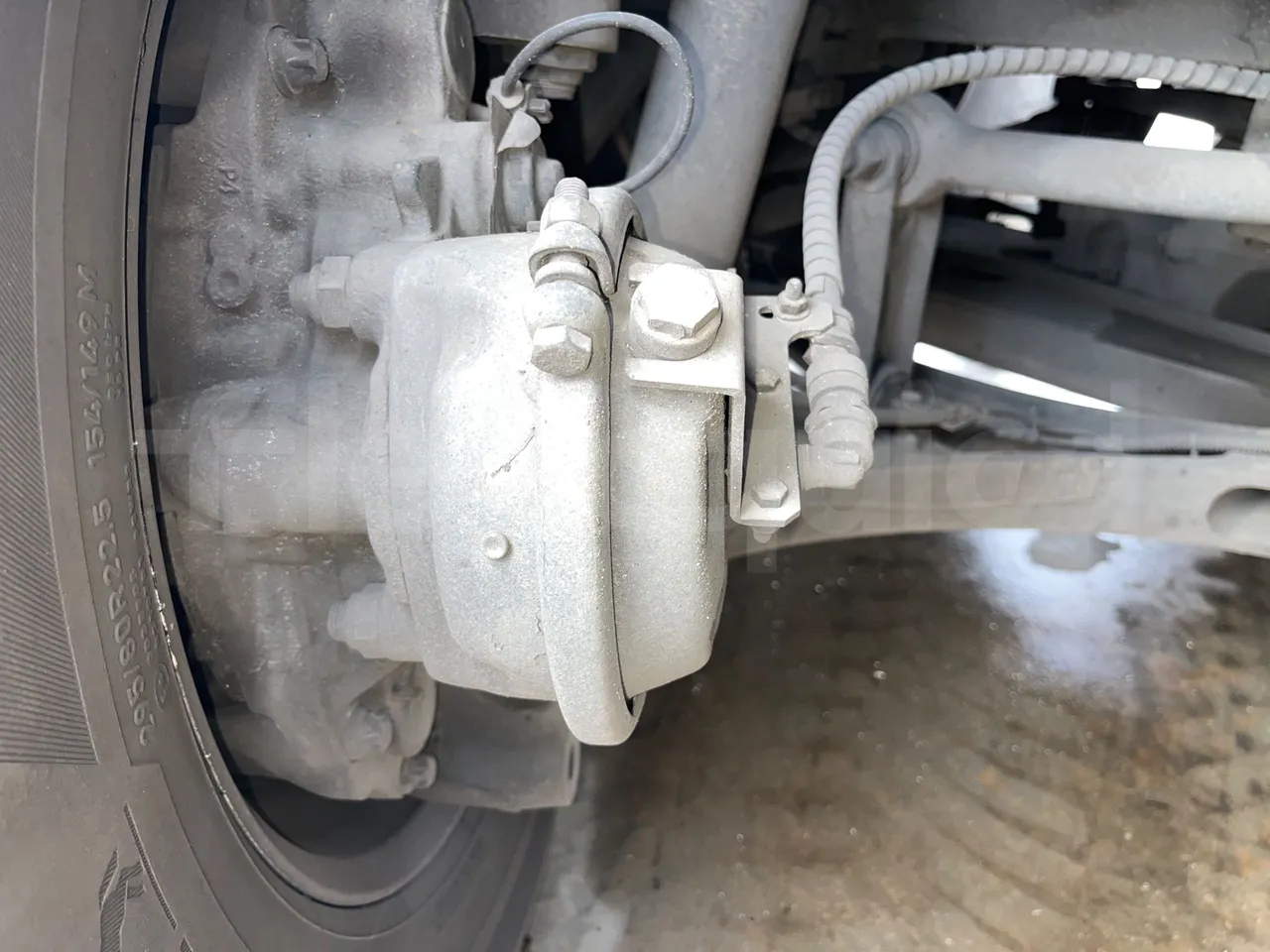 Iveco Magelys SFR2XX - Euro6 - 12,83m - 294kw - front brake calipers right