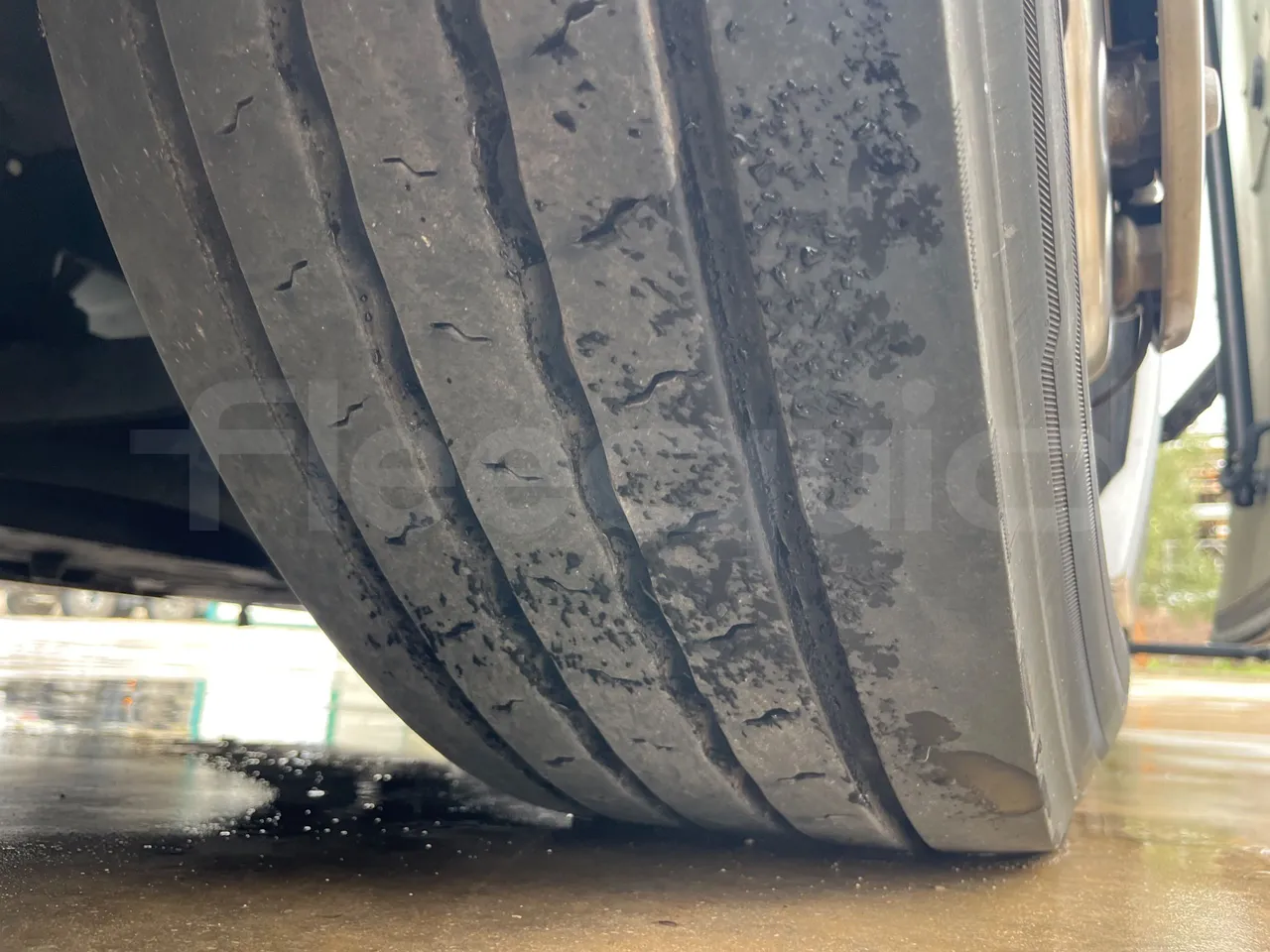 Iveco Magelys SFR2XX - Euro6 - 12,83m - 294kw - tread condition front tires right