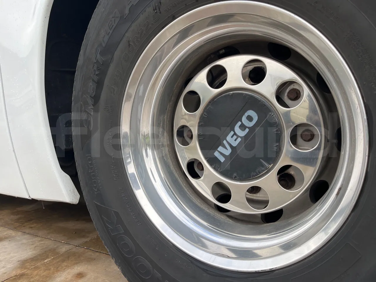 Iveco Magelys SFR2XX - Euro6 - 12,83m - 294kw - tread condition second axle tires left