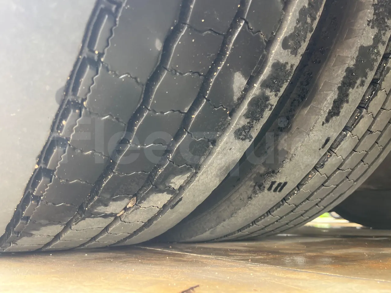 Iveco Magelys SFR2XX - Euro6 - 12,83m - 294kw - tread condition second axle tires right