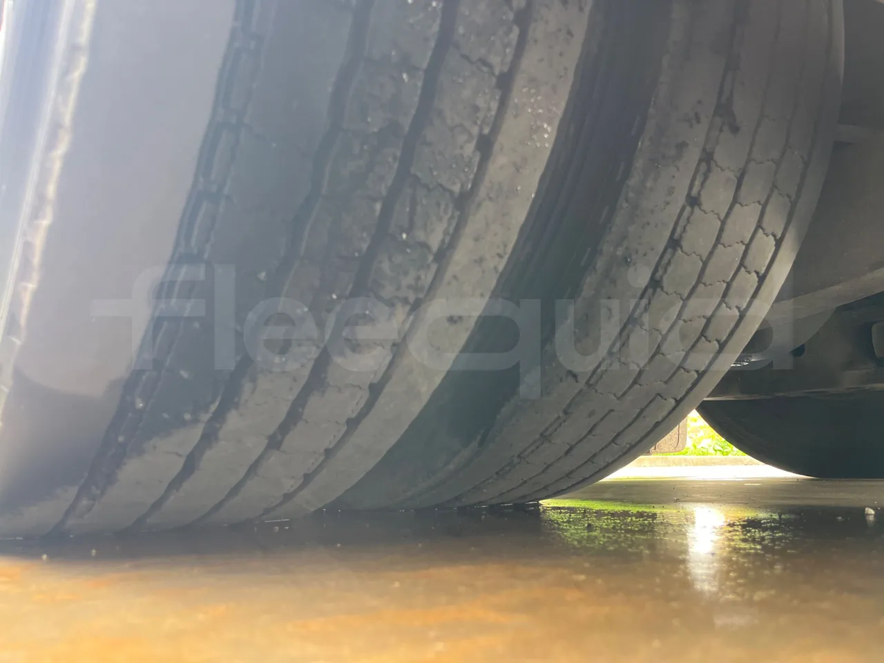 Iveco Magelys SFR2XX - Euro6 - 12,83m - 294kw - tread condition third axle tires right