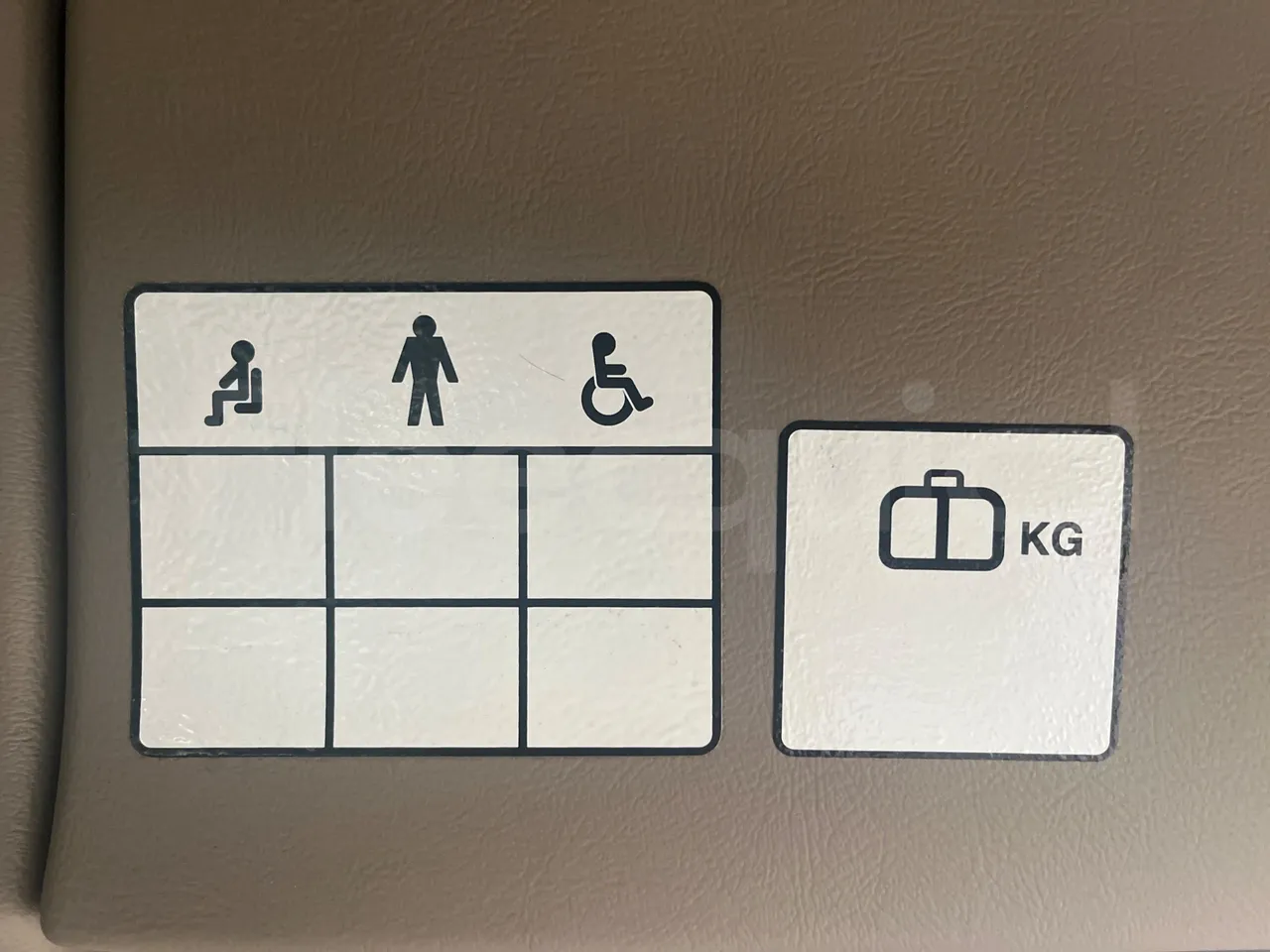 Iveco Magelys SFR2XX - Euro6 - 12,83m - 294kw - seat plate photo