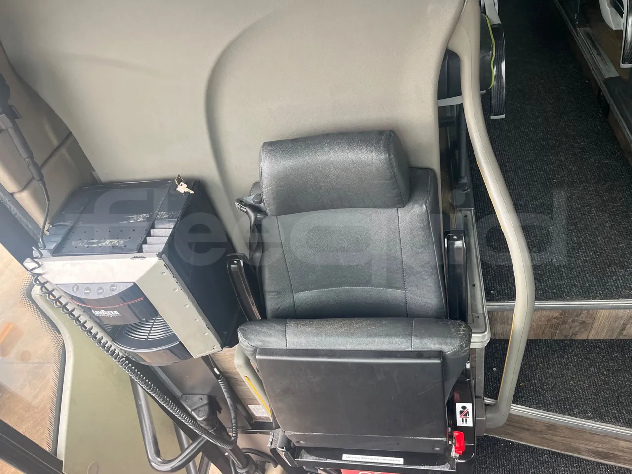 Iveco Magelys SFR2XX - Euro6 - 12,83m - 294kw - hostess seat photo