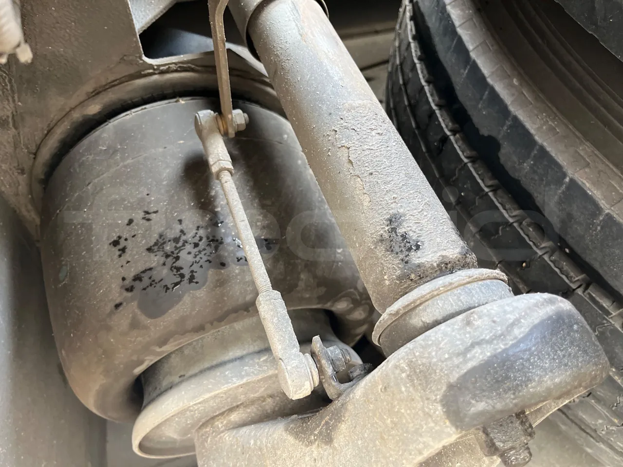 Iveco Magelys SFR2XX - Euro6 - 12,83m - 294kw - axle 2 shock absorbers 2 left