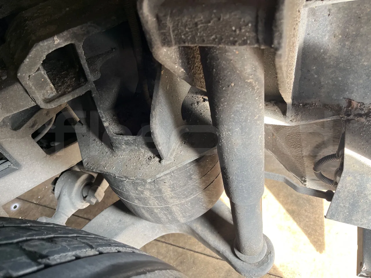 Iveco Magelys SFR2XX - Euro6 - 12,83m - 294kw - axle 2 shock absorbers 1 right