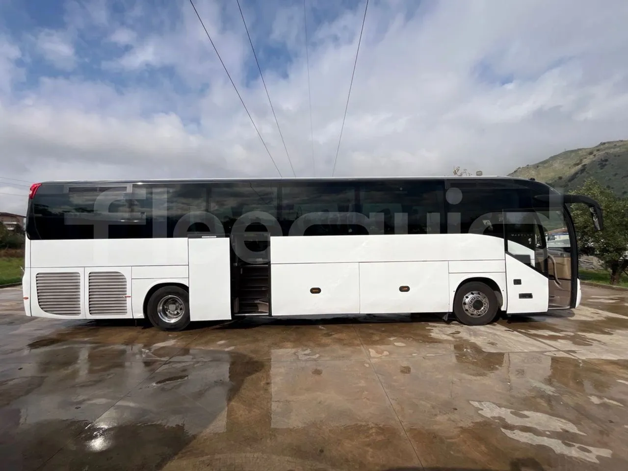 Iveco Magelys SFR2XX - Euro6 - 12,83m - 294kw - right side doors open