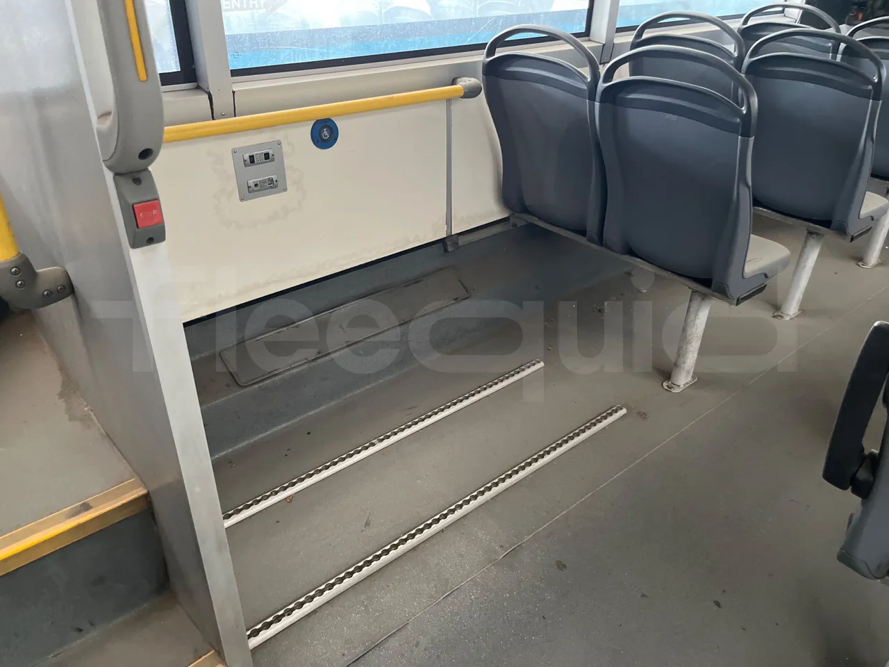 Volvo Urbis B9TL/ Euro 4 - 193 Kw - 12 Mt - disabled area photo