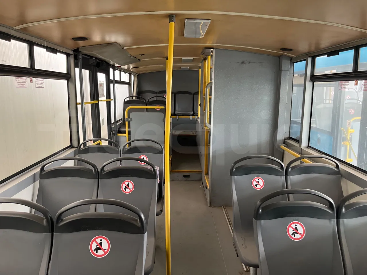 Volvo Urbis B9TL/ Euro 4 - 193 Kw - 12 Mt - reverse view middle aisle