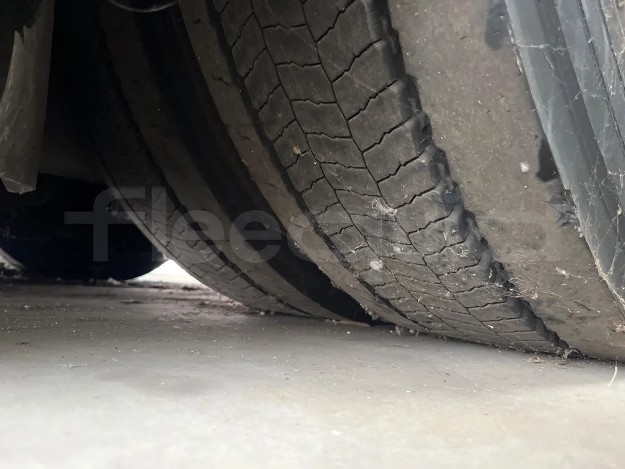 Volvo Urbis B9TL/ Euro 4 - 193 Kw - 12 Mt - tread condition front tires right
