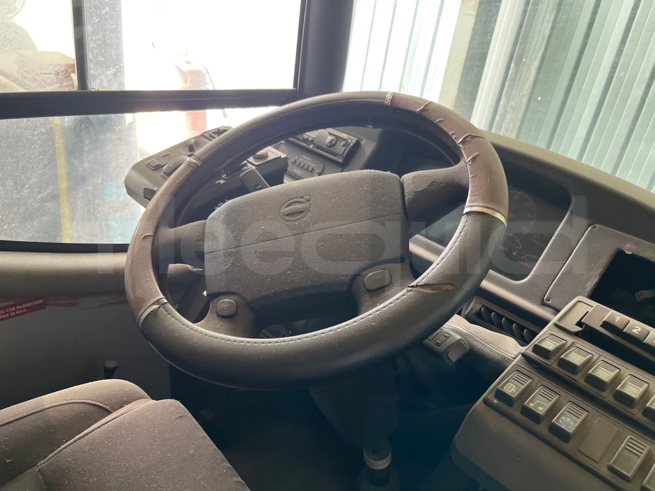 Volvo Urbis B9TL/ Euro 4 - 193 Kw - 12 Mt - steering wheel photo