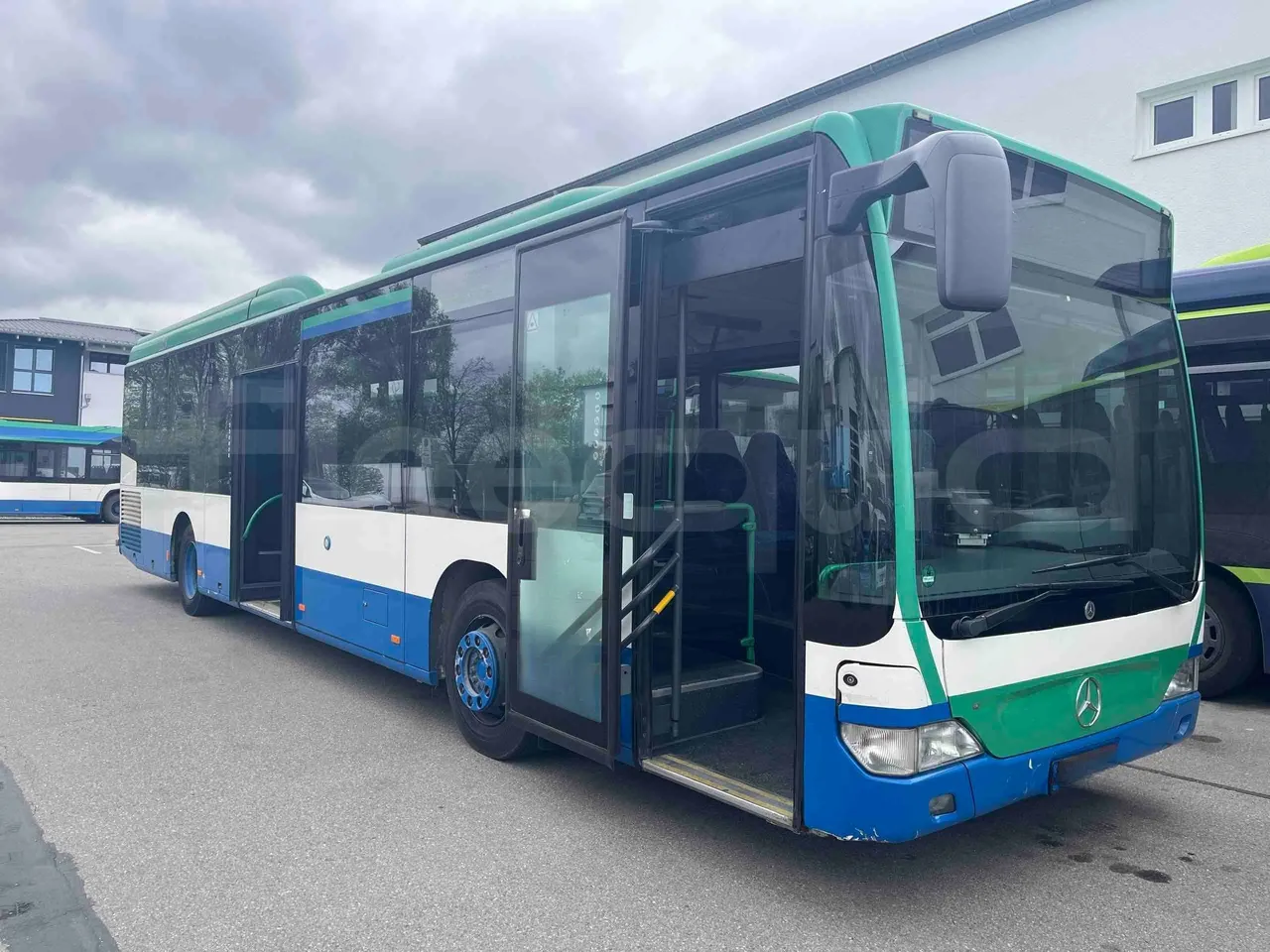 Mercedes-Benz Citaro O 530 LE - Euro 5 - 220 kW - 12.040 mt - 3/4 right front doors open