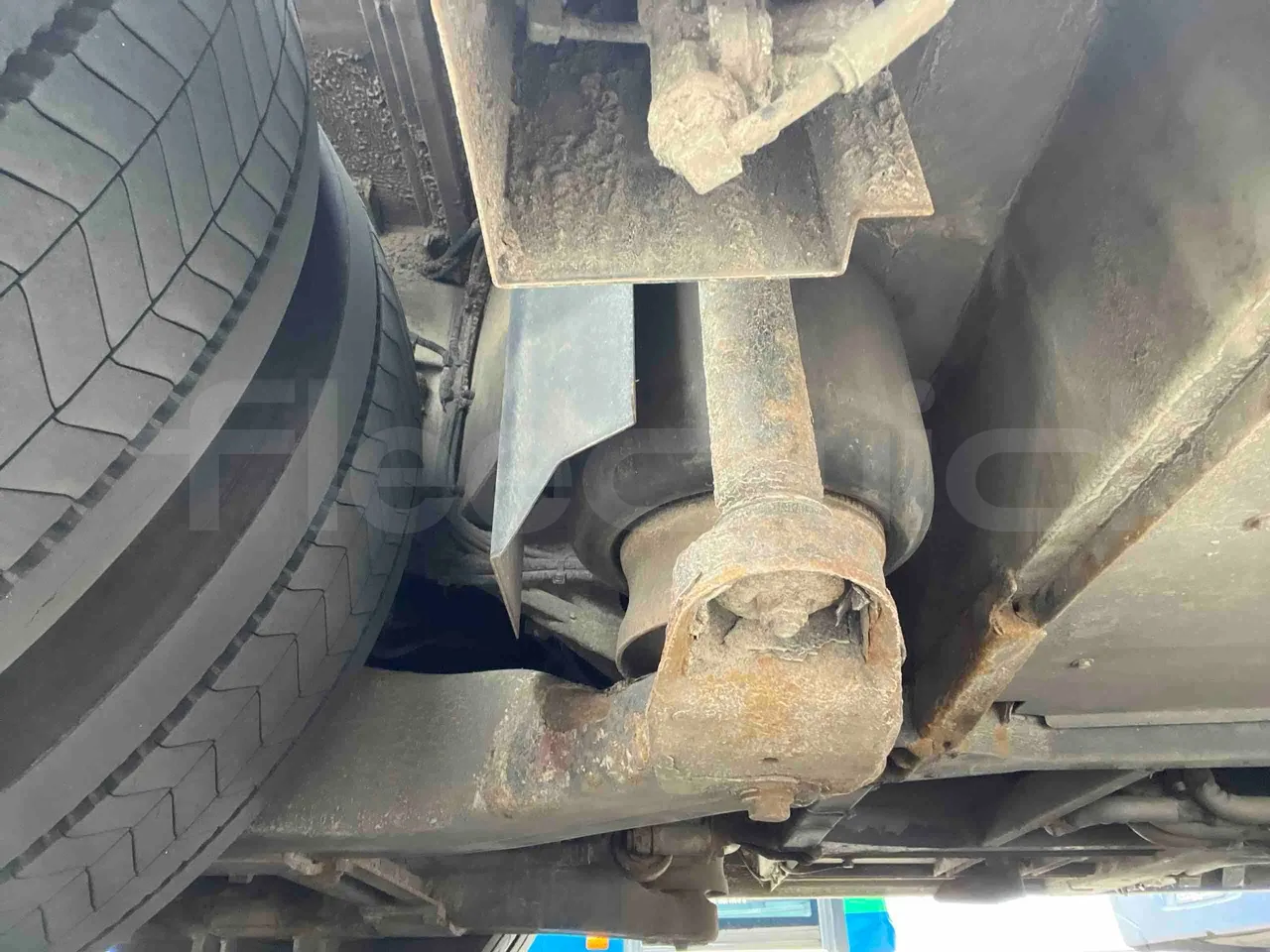 Mercedes-Benz Citaro O 530 LE - Euro 5 - 220 kW - 12.040 mt - axel 3 shock absorbers 1 right
