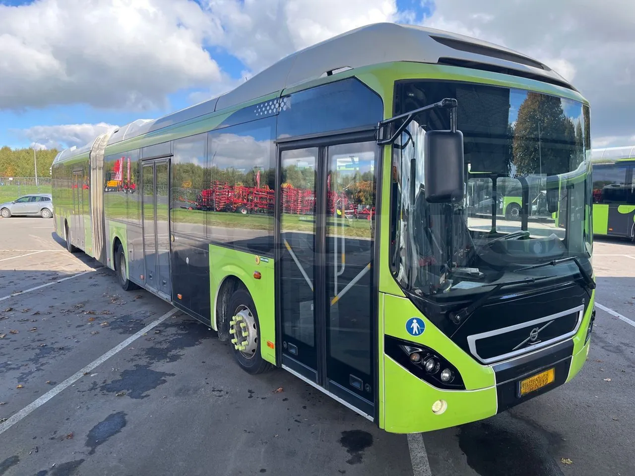 Volvo G891H L291LH24J8100 / Euro 6 - 177 Kw - 18.750 Mt - 3/4 front right doors