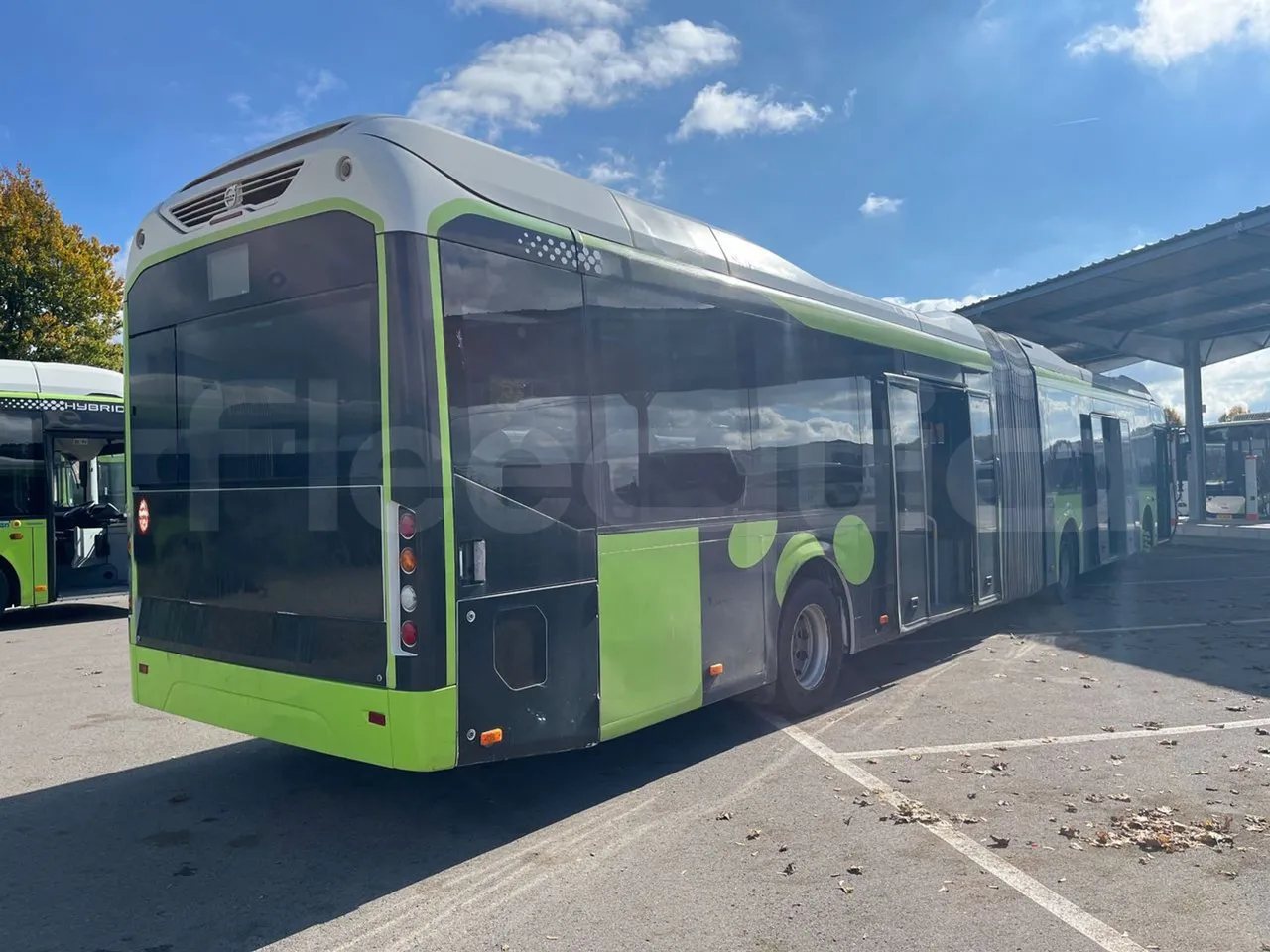 Volvo G891H L291LH24J8100 / Euro 6 - 177 Kw - 18.750 Mt - 3/4 right rear doors open