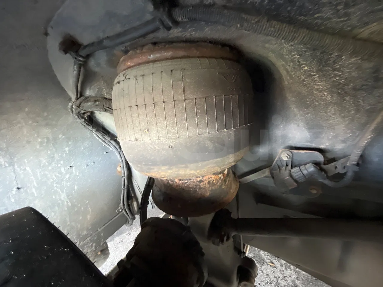 Volvo G891H L291LH24J8100 / Euro 6 - 177 Kw - 18.750 Mt - front air springs right