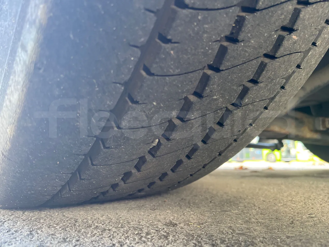 Volvo G891H L291LH24J8100 / Euro 6 - 177 Kw - 18.750 Mt - tread condition front tires right