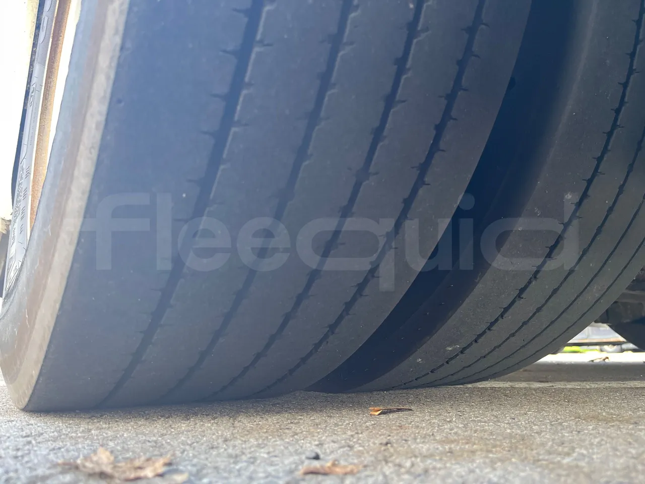 Volvo G891H L291LH24J8100 / Euro 6 - 177 Kw - 18.750 Mt - tread condition third axle tires right