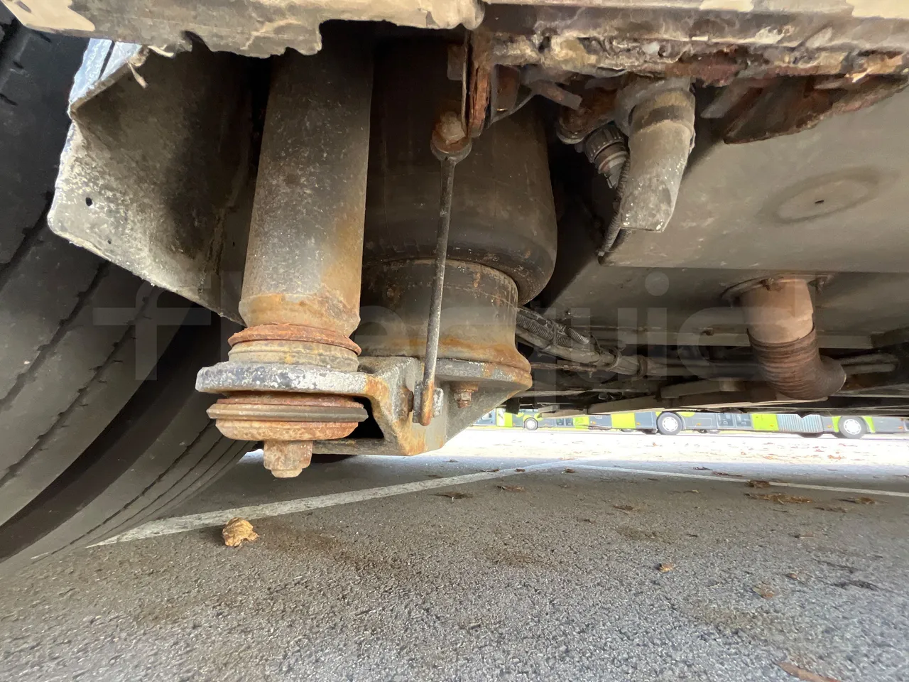 Volvo G891H L291LH24J8100 / Euro 6 - 177 Kw - 18.750 Mt - axel 3 shock absorbers 1 left