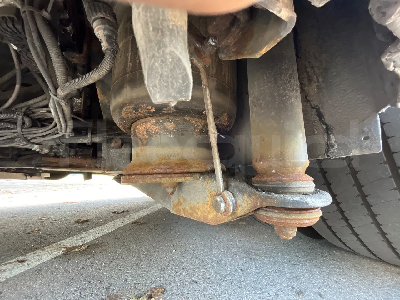Volvo G891H L291LH24J8100 / Euro 6 - 177 Kw - 18.750 Mt - axel 3 shock absorbers 1 right