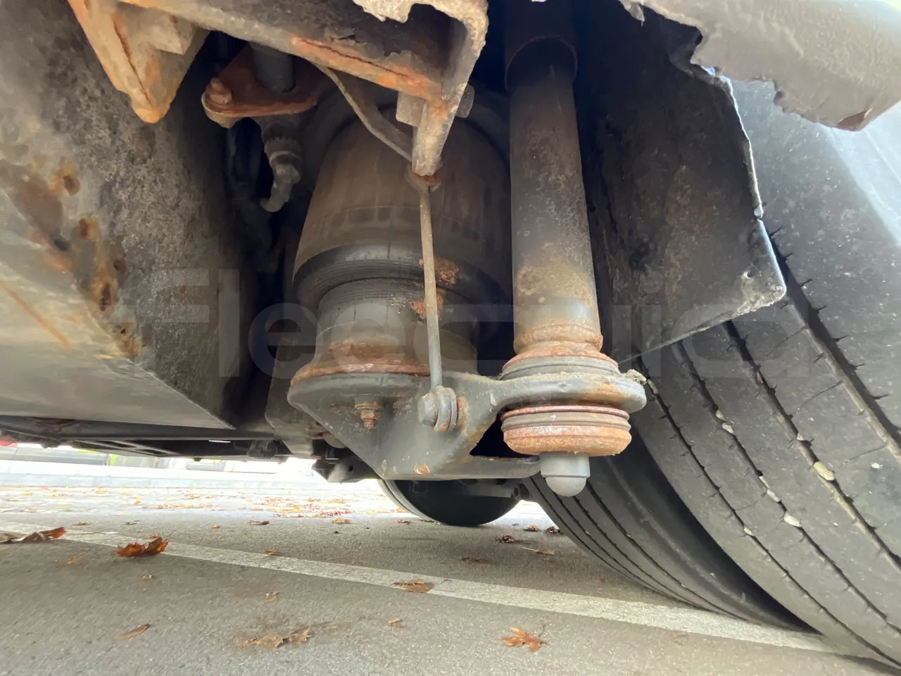 Volvo G891H L291LH24J8100 / Euro 6 - 177 Kw - 18.750 Mt - axle 2 shock absorbers 2 left