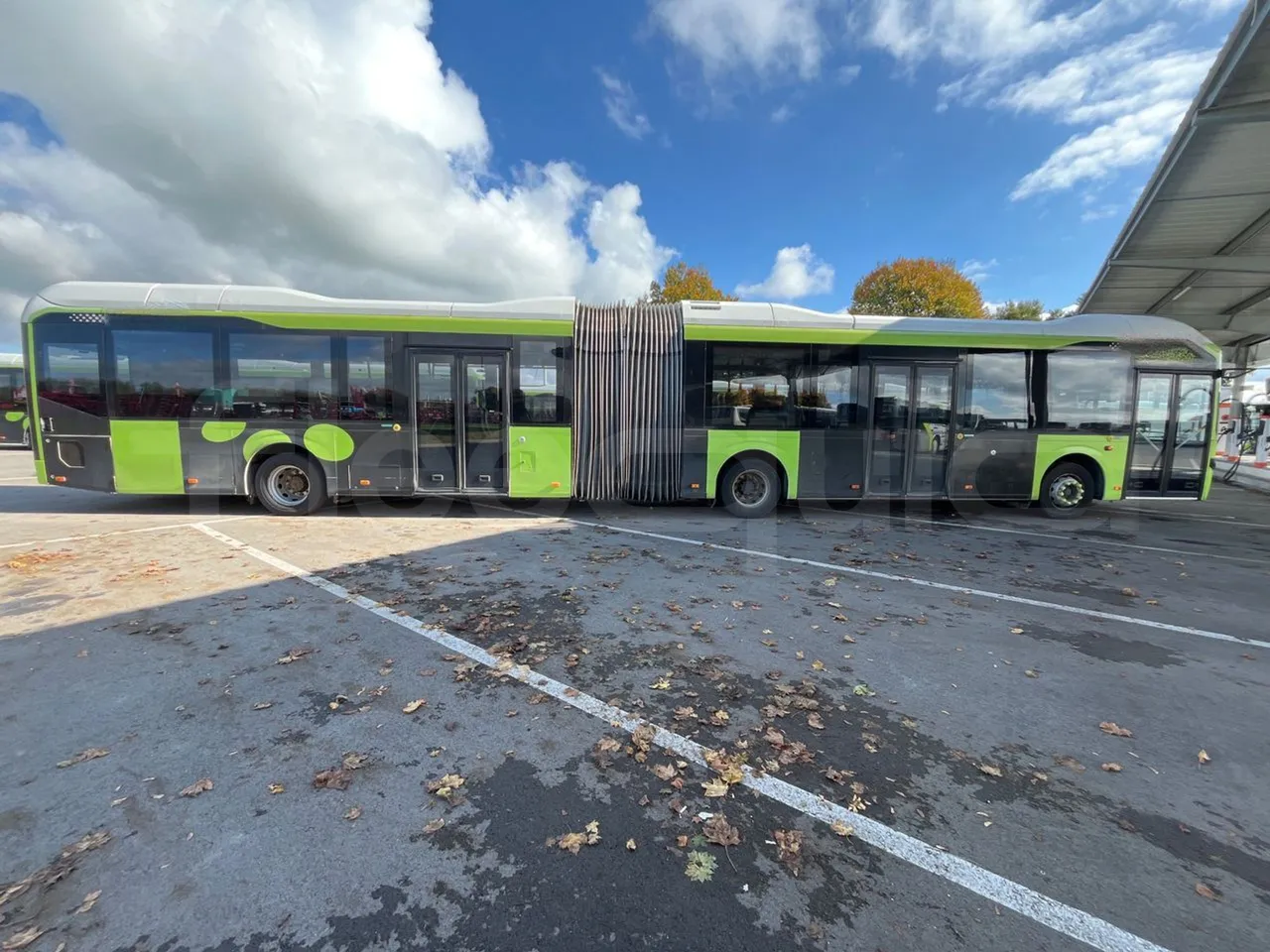Volvo G891H L291LH24J8100 / Euro 6 - 177 Kw - 18.750 Mt - right side doors closed