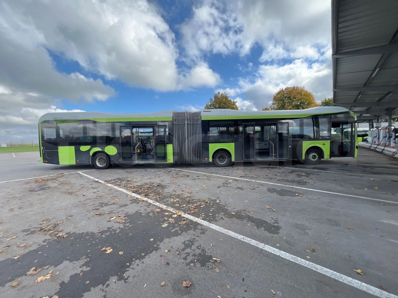 Volvo G891H L291LH24J8100 / Euro 6 - 177 Kw - 18.750 Mt - right side doors open