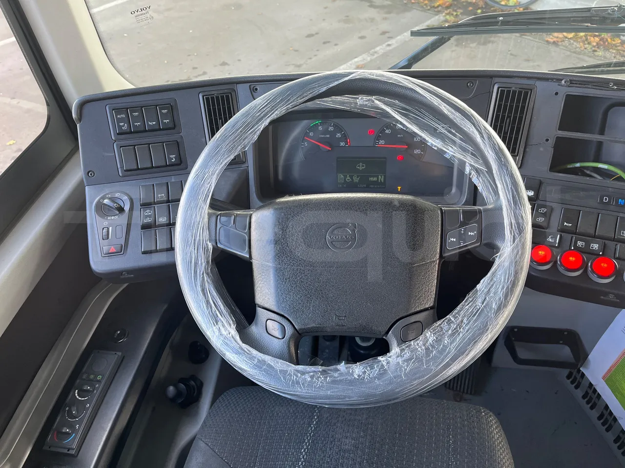 Volvo G891H L291LH24J8100 / Euro 6 - 177 Kw - 18.750 Mt - steering wheel photo